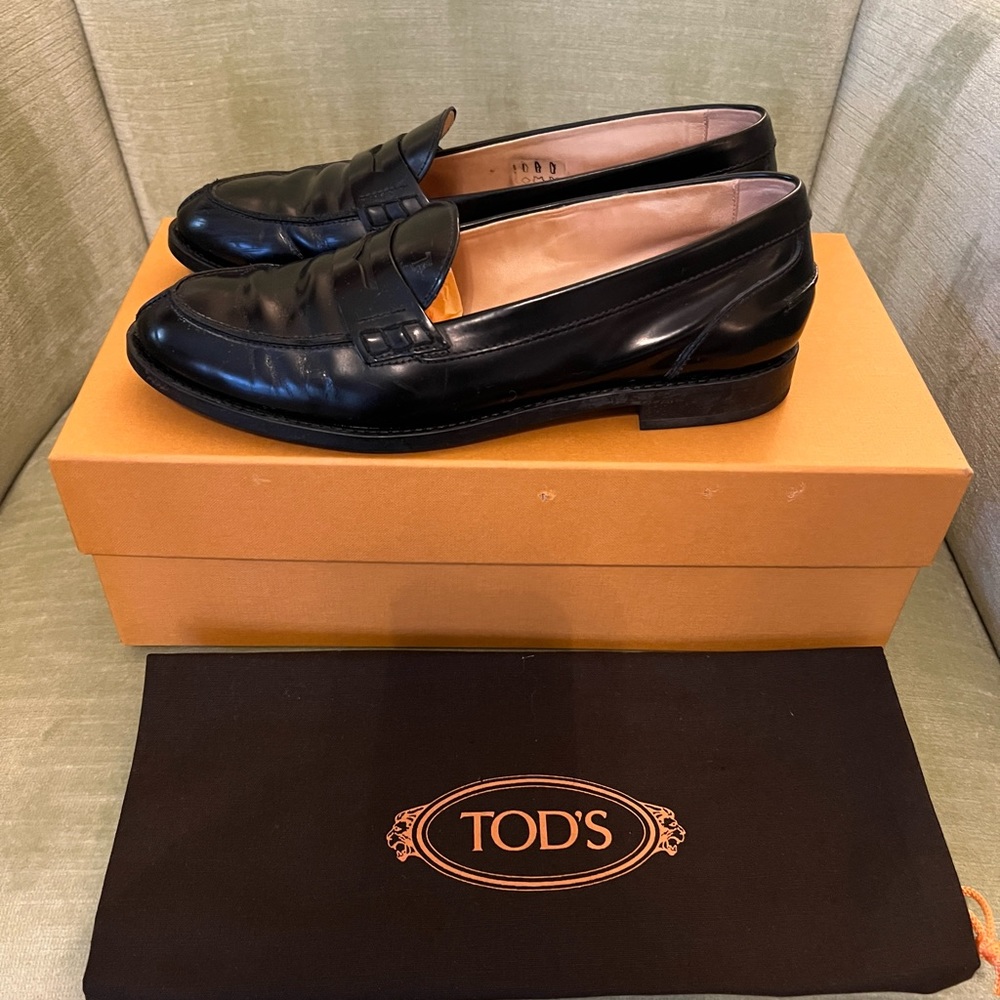 Tod’s Black Leather Loafers